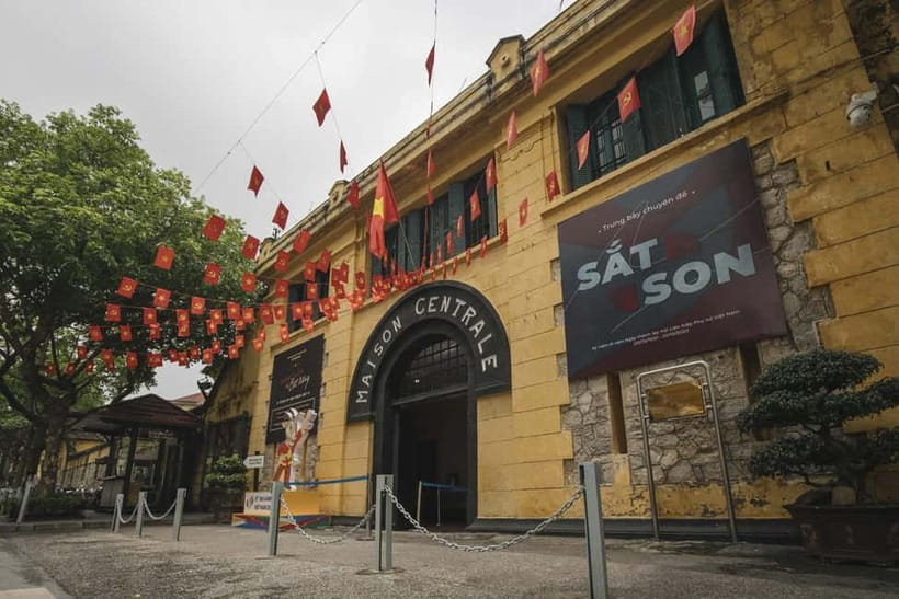 1 Day - 1/2 Day Hanoi City - Luxury Bus, Lunch, Train Street - Temple of Literature: Confucian education you can actually picture