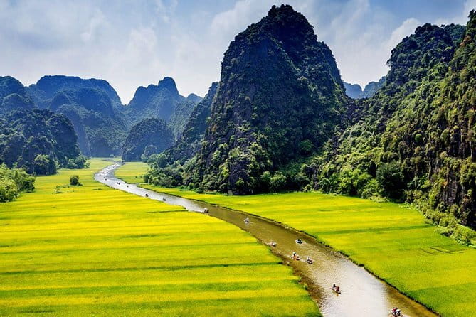 1 night cruise selection over Halong, Bai Tu Long or Lan Ha Bay - Meals and the onboard cooking class: more than just feeding you