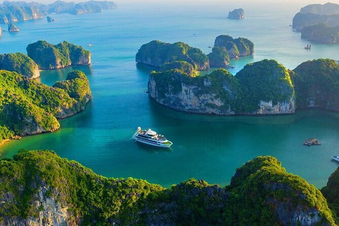 19-Day Tours | Explore the Essential and Highlights in Vietnam - Hanoi: your first culture hit with real structure