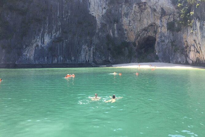 2-Day cruise in Lan Ha bay and Ha Long with plankton excursion - Day 1, 3pm to 9pm: Lan Ha Bay’s Floating Fishing Village and Sunset Swim