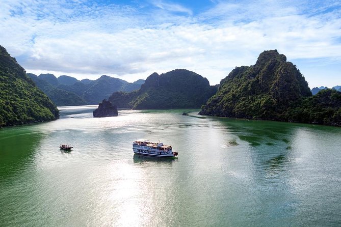 2-Day Explore Halong Bay On Cruise - Budget Cruise - Day 1: Halong Bay viewpoints plus Sung Sot Cave