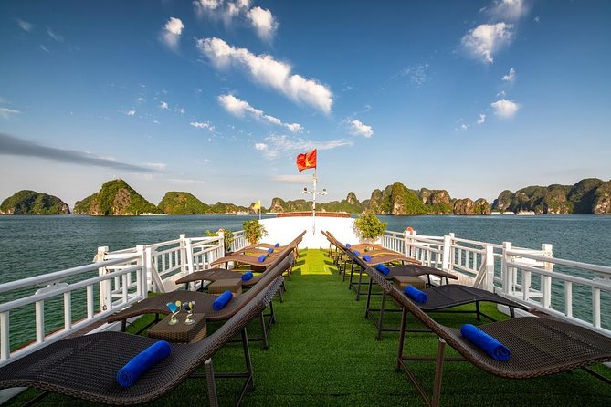 2-Day Explore Halong Bay On Cruise - Budget Cruise - Day 1 dinner and onboard time: what makes it work