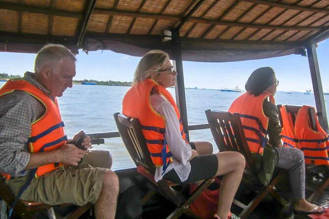 2-Day Mekong Delta Tour with Homestay - Vinh Trang Pagoda and the first boat ride through small canals