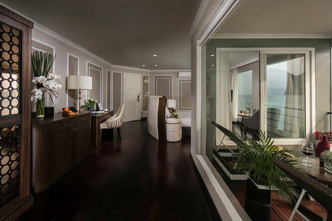 2 Days Era Cruise in Halong Bay and Lan Ha Bay from Hanoi - Cabin Comfort: Jacuzzi Bathtub Plus an Actual En-Suite Setup