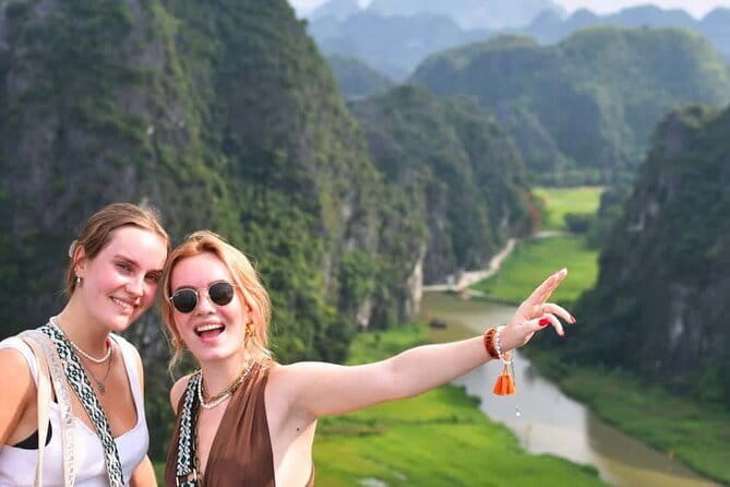 21-Day Vietnam Itinerary Explore North to South Highlights - Landing in Hanoi: Pagodas, museums, and Hoan Kiem Lake timing