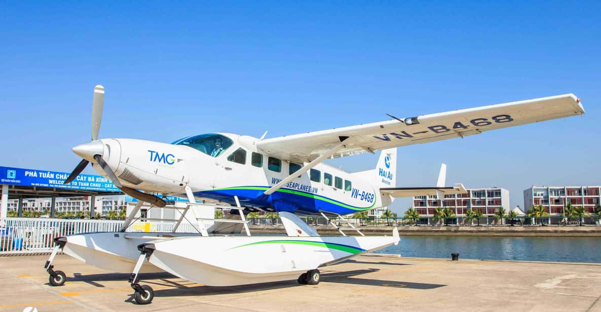 25 minutes sightseeing flight in Halong Bay by Seaplane - The 25-Minute Flight by Cessna Seaplane: Seats, Noise, and Water Touches