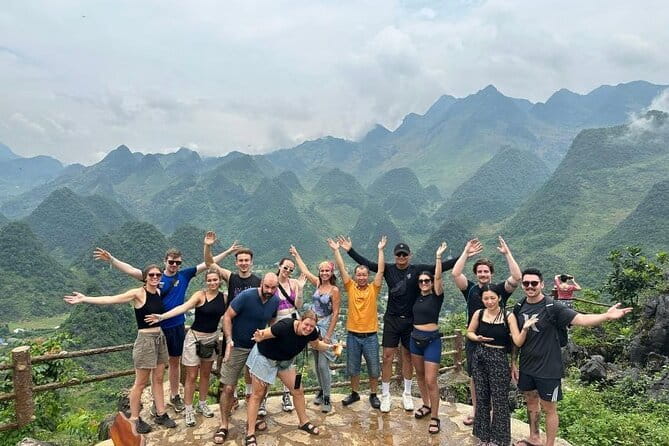 3-Day Ha Giang Jeep or Car Tour - Day 1: Bac Sum Pass into Quan Ba Heaven Gate and Dong Van’s Sunday rhythm