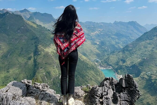 3-Day Ha Giang Jeep or Car Tour - Day 3: Lung Tam linen weaving, then Du Gia waterfall swim and village time