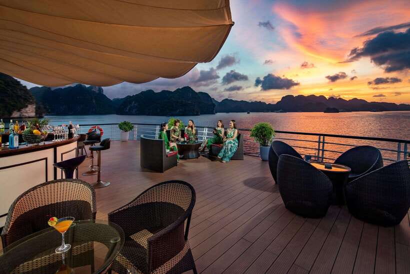 3-Day Lan Ha Bay & Viet Hai 5★ Cruise + Free Hanoi Pickup - Arriving at Tuan Chau and the Tender-Boat Start