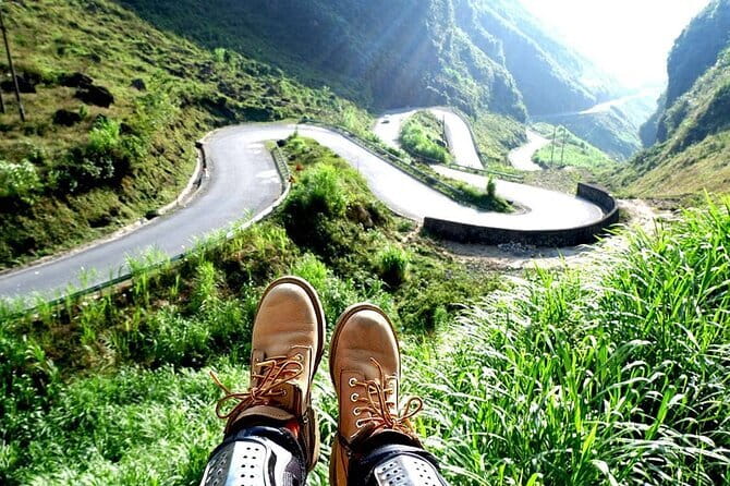 3 Days 2 Nights from Hagiang - Day 2: Ma Pi Leng Pass White Cliff Walk and Nho Que River Kayak Time