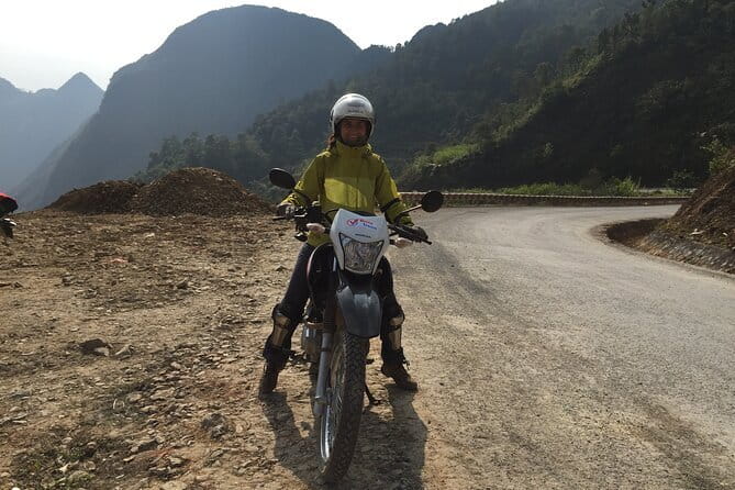 3 Days Ha Giang Loop Group Tour - Day 1: Bắc Sum viewpoints, Lũng Khuy Cave, and Du Già village time