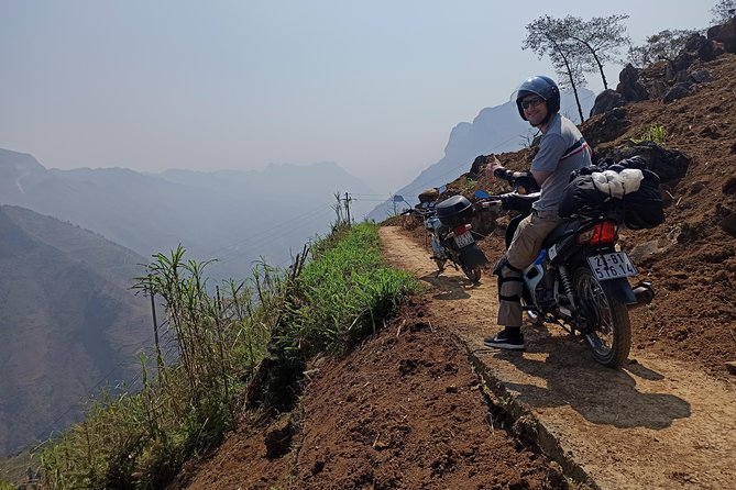 3D2N TOUR WITH EASYRIDERS 150cc (group 4-10Pax + private rooms) - Crowds on a famous route: what to expect and how the tour helps