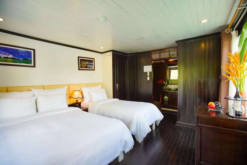 4-star Halong Paloma Cruise 2D1N Trip - The Bai Tu Long Bay cruise afternoon: scenery plus just enough structure