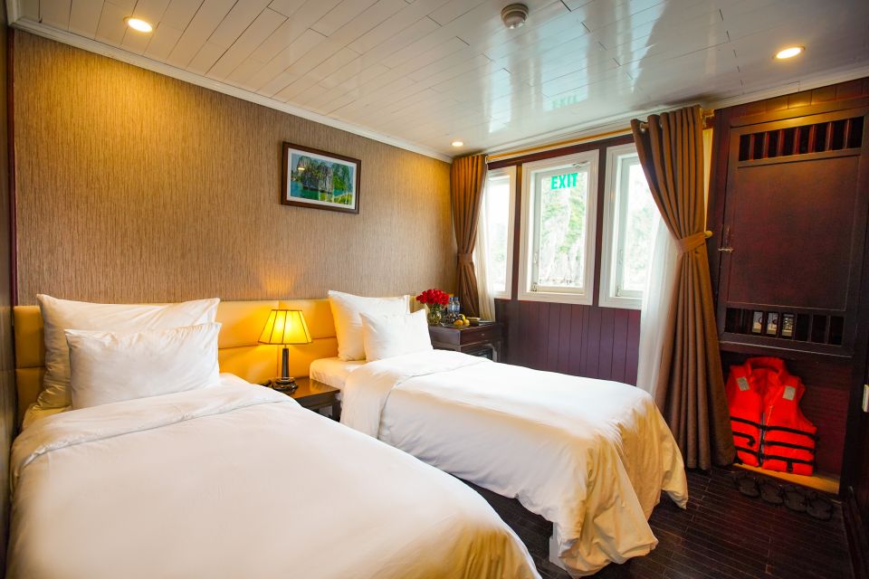 4-star Halong Paloma Cruise 2D1N Trip - Sunset party at Cong Dam and the squid-fishing night