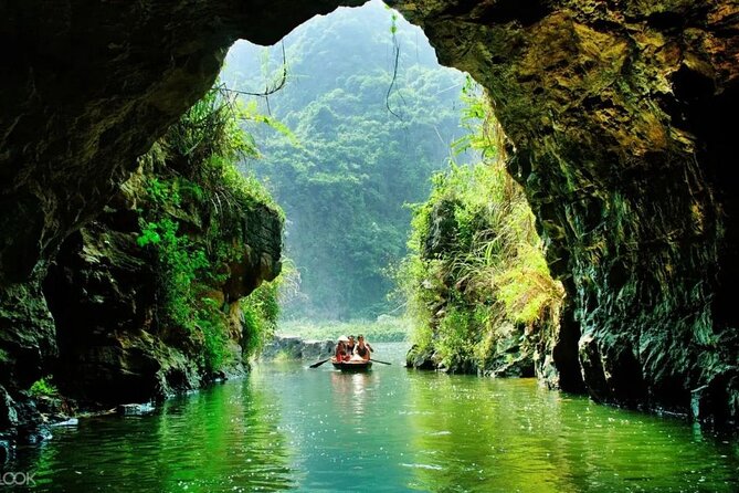 5-Day North Vietnam: Sa Pa - Ninh Binh - Halong Cruise from Hanoi - Day 1 in Sapa: From Hanoi pickup to a village walk