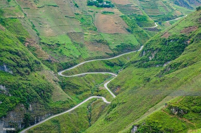 6 - 8 Day Vietnam Itinerary | Magnificent | Best 2026 Northern - Day 5: Dong Van Market Morning (Sunday) and Ma Pi Leng Pass