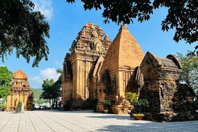 A full day trip From Nha Trang To Da Lat Or Vice Versa - If you start in Da Lat: temples first, then villages and the drop toward Nha Trang