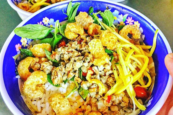 All Inclusive Hue Walking Food Tour with Local Gifts - The stop-by-stop route: from Com hen to Che Hue