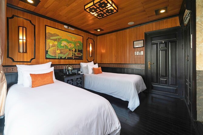 All-inclusive in Lan Ha Bay for 2Days 1 Night with many options - Day 2 Early Morning: Light Breakfast on the Boat and the Dark & Light Cave Plan
