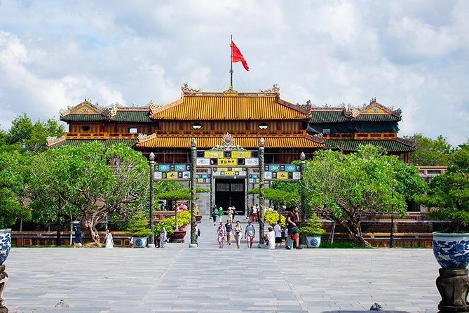 All must-see places Hue City, Hai Van Pass from Hoi An Group Tour - Hoi An start stop: a quick orientation moment