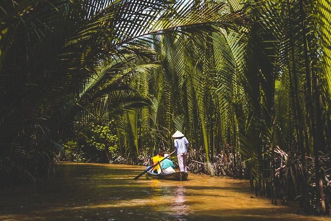 Authentic Mekong Delta: Tuk Tuk, Rowing Boat, Biking Tour - Lunch and snacks: Vietnamese comfort, plus a vegan option