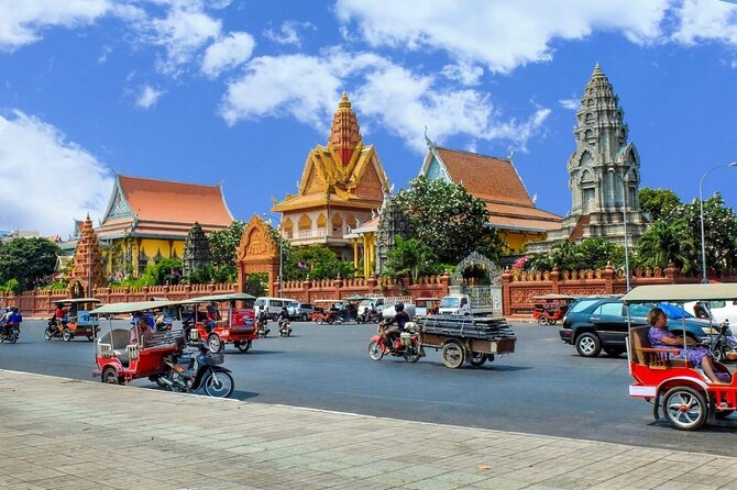 Authentic of Vietnam & Cambodia Tour - full package - Day 3–4: Halong Bay overnight cruise, from arrival to early-morning Tai Chi
