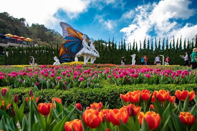 Ba Na Hills & Golden Bridge with Fantasy Park Tour-Optional Lunch - Getting Up the Mountain: the long cable car ride and your guide’s job