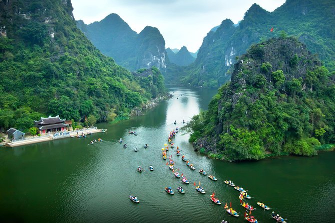 Bai Dinh Pagoda, Trang An boat and Mua Cave Limousine from Hanoi - What to pack (and why the tour gives you gear)