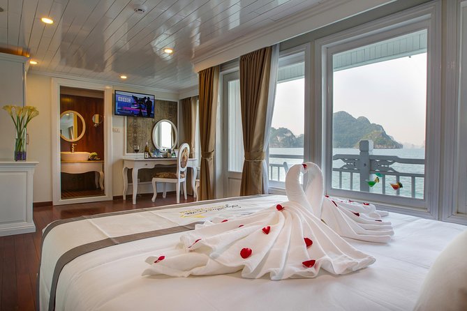 Bai Tu Long Bay Luxury Cruise 2D/1N: Visit Bai Tu Long bay & pristine places - Meals and the on-board cooking class: more than just feeding you