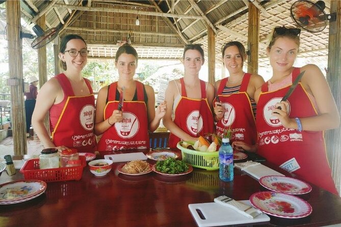 Basket Boat and Cooking Class Experience - Stop 1 in Hoi An: market shopping that actually feeds your cooking