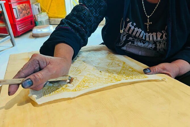 Batik Making in Sa Pa: Learn, Paint & Take Home Your Masterpiece - A Welcome Drink and a Secret Gift: Small Details That Matter