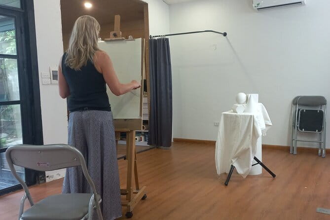 Beginner Painting & Drawing Class in Hanoi – Art Tutor Hanoi - The most praised parts: calm atmosphere and helpful guidance