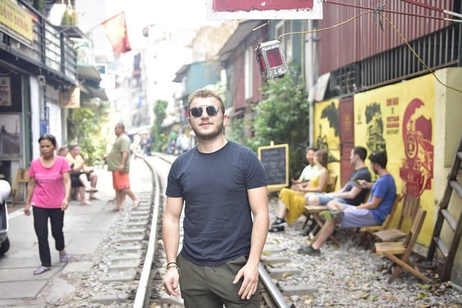 Beginner Painting & Drawing Class in Hanoi – Art Tutor Hanoi - Who should book this class (and who might want something else)