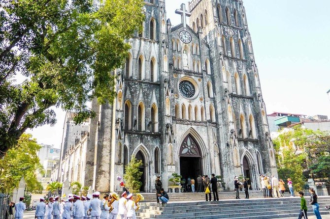 Best Hanoi Food Tour 7 Different Food Tasting Visit Train Street - Small group size and guide personality: why people feel taken care of