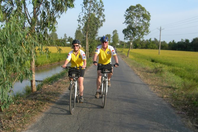 Best mekong delta bike tour - Cai Be Floating Market: the river trade you can see up close