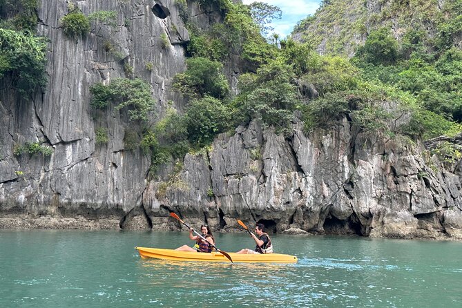 Best seller Halong bay 6 hours cruise - Hang Luon Cave: choose kayak or sampan with Luon Cave time