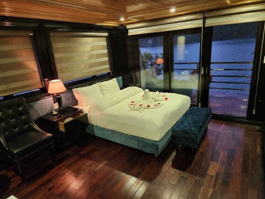 BestSeller - 2 Day 5-Star Overnight Cruise of Highest Safety - Day 2: breakfast with bay views, Frog Pond exploring, then a quick return