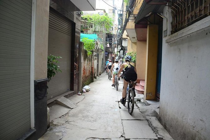 Bicycle Tours Hanoi: Half Day Hanoi City Bicycle Tours - Stop 4: Duờng Tau on the Reunification Train Tracks