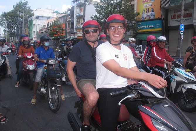 Big Eats & Small Seats - Stop 1 at Le Van Tam Park: setting the tone before you ride