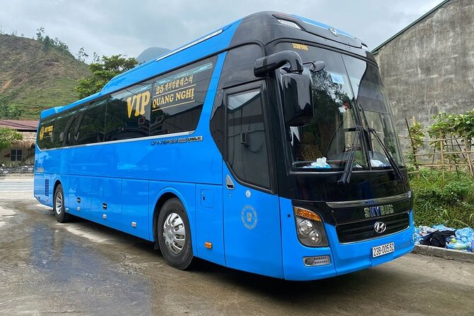 Bus ticket Hanoi to Ha Giang: Sleeping - Limousine - Cabin Bus - Staff Help and Luggage: The Quiet Value Add