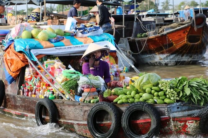Cai Rang Floating Market Tour -Amazing Can Tho - Stop 4: Can Tho fruit garden and a calmer canal cruise