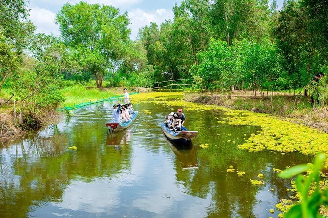 Can Tho Bike Tour in Mekong Delta - Temple stop: the quiet history lesson along the way
