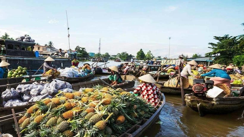 Can Tho: Cai Rang Floating Market and Canals - The boat breakfast plus coffee and fruit: practical fuel, not a stunt