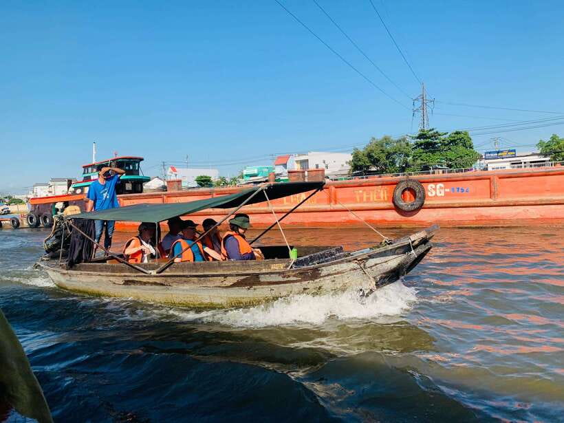 Can Tho: Cai Rang Floating Market and Canals - Rice noodle factory stop: how you go from eating noodles to understanding them