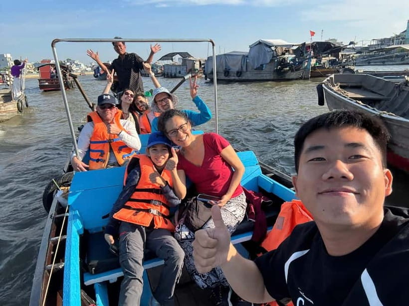 Can Tho: Floating Market, Cacao & Canals with French Guide - Sampan Time: Breakfast on the Boat and Fresh Fruit
