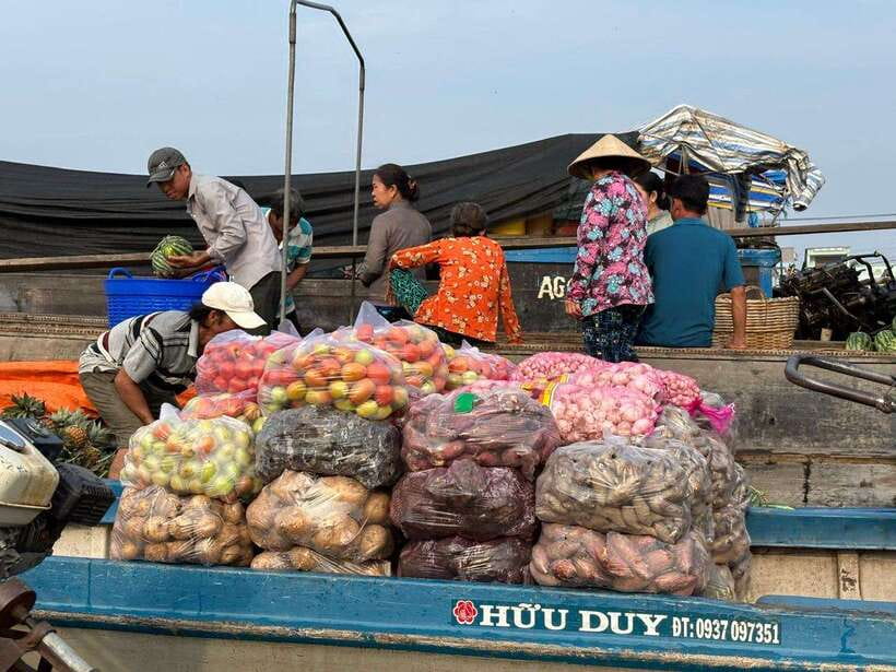 Can Tho: Floating Market, Canal, Cacao Farm & Mekong' Life - Food on the river: the breakfast is the kind you’ll remember