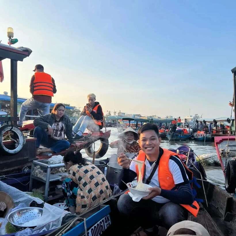 Can Tho: Floating Market & Lung Ngoc Hoang Nature Reserve - Cai Rang floating market at sunrise: the part you will remember