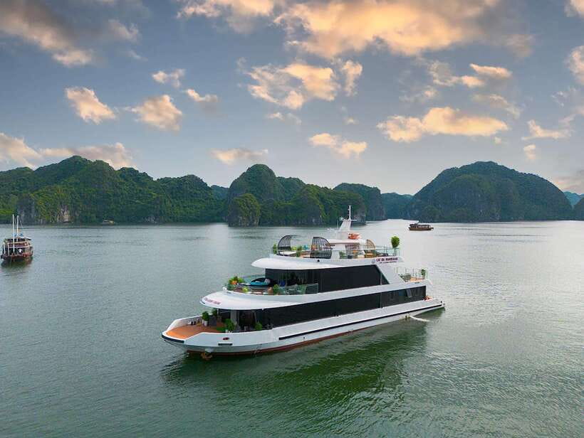 Cat Ba Island: Lan Ha Bay Full-Day with Luxury Cruise - Turtle and Chopstick Islets: when the photos actually match the hype