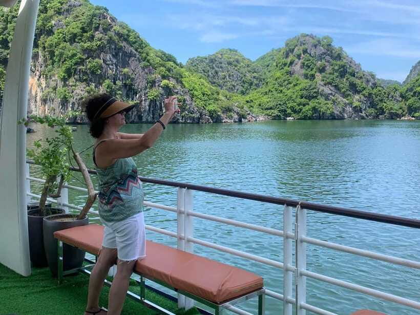 Cat Ba: Lan Ha and Ha Long Bay Boat Tour with Kayaking, Cave - The rules of the water: what you can bring (and what you shouldn’t do)