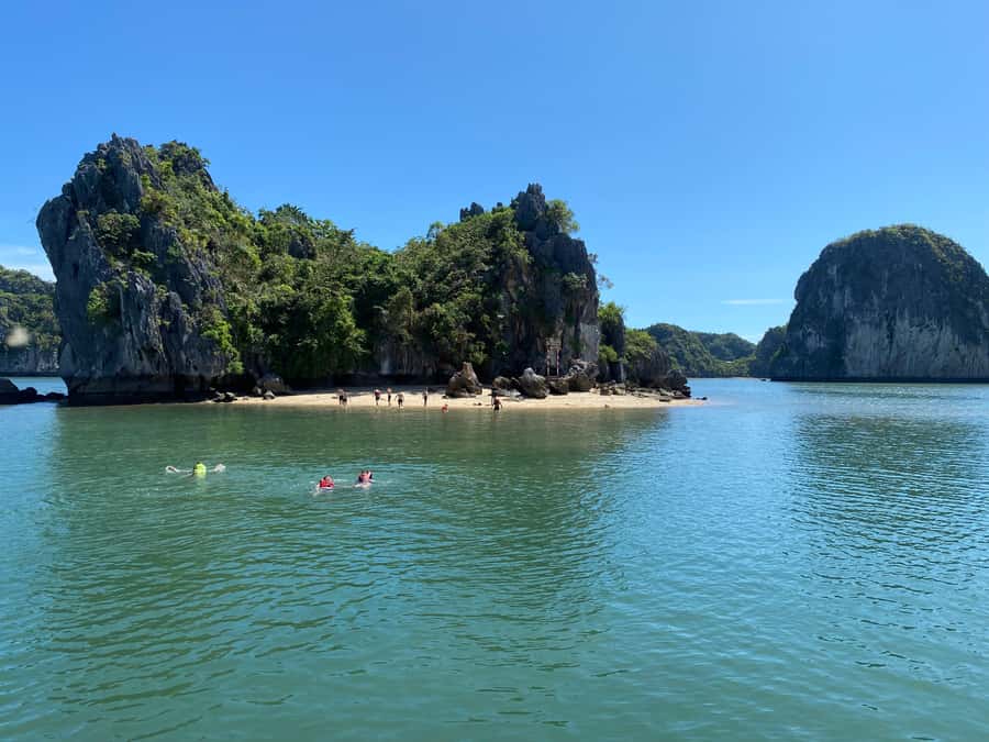 Cat Ba : Lan Ha Bay Boat Trip, Kayaking and Swimming - Lan Ha Bay vibes: what makes this cruise feel different